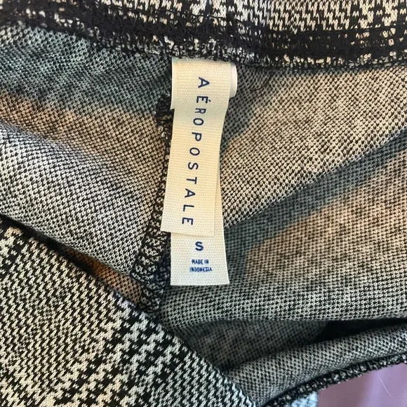 Aeropostale Women's Plaid Leggings - Black and Gray - Picture 4 of 4